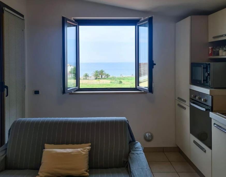 Lovely Flat With See View Roseto Degli Abruzzi Exterior photo